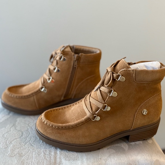 Giani Bernini Shoes - Gently Worn Giani Bernini Brown Lace-Up Ankle Boots